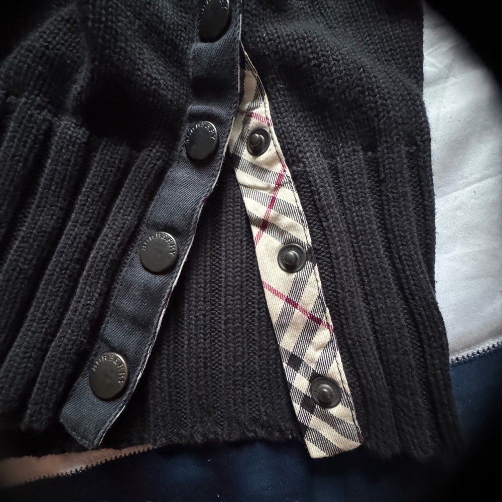 Burberry Black Cowl Neck Sleeveless Sweater like new - Picture 8 of 9